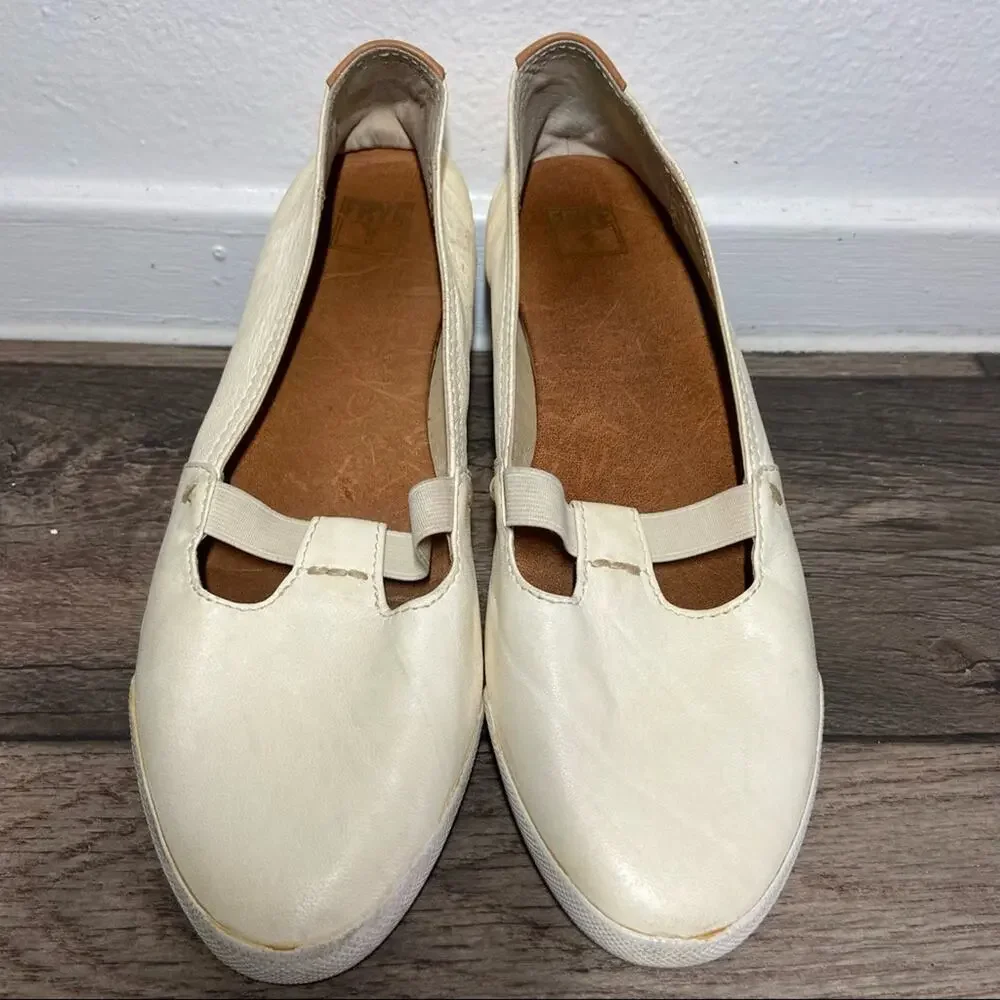 Frye Melanie Slip On Flats 100% Leather Italian Burnished Vintage Cream 9